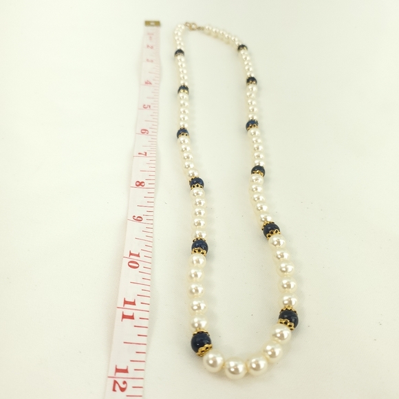 Faux Pearl Bead Necklace - Picture 5 of 7